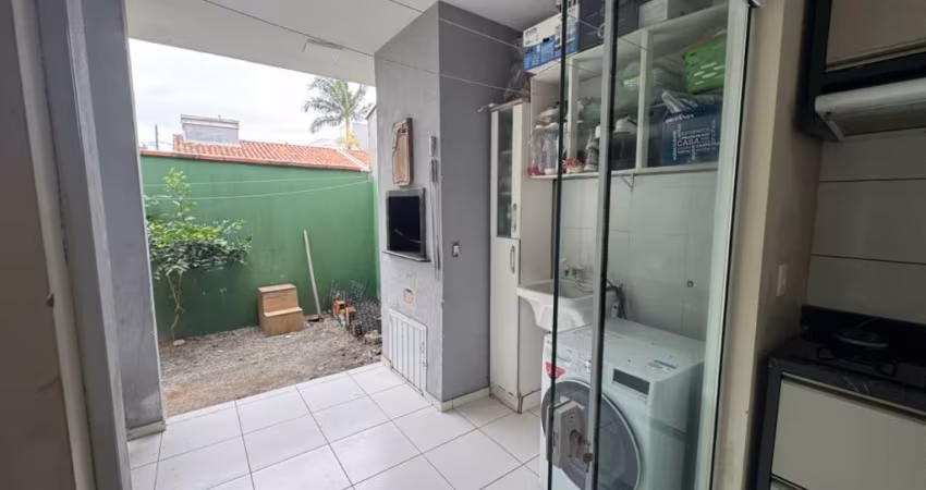 Casa a Venda por 500.000,00 no Centro de Navegantes SC com 2 dormitórios sendo uma suíte.