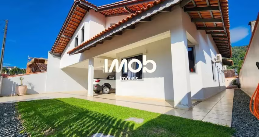 Casa semimobiliada com 1 suíte + 2 quartos, Jaraguá Esquerdo