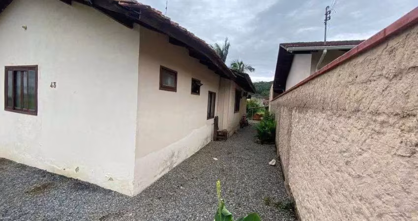 Casa principal e casa de madeira, ilha da figueira em guaramirim - sc