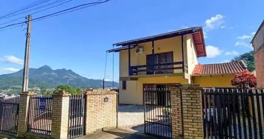 Casa com 2 quartos à venda no Centro, Guaramirim 