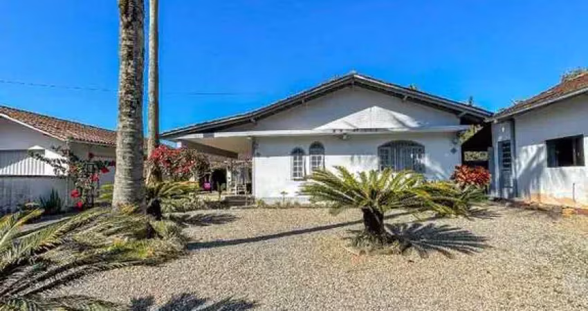Casa com 1 suíte + 3 quartos, bairro imigrantes - guaramirim