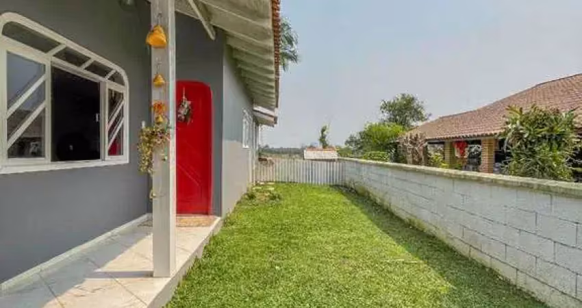 Casa com 3 quartos e piscina, escolinha - guaramirim