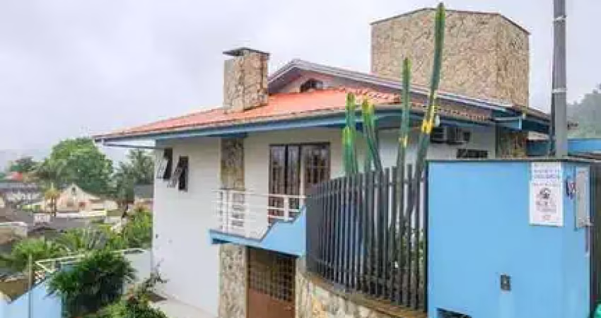 Casa com 3 suítes + 1 quarto, barra do rio molha - jaraguá do sul