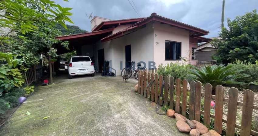 Casa com 1 Suíte + 4 Quartos, Rio Hern- Schroeder