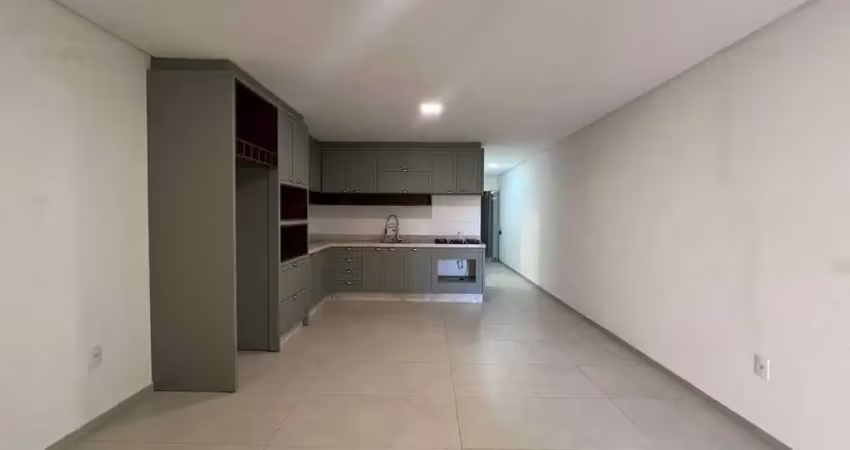 Casa geminada com 2 quartos, bairro barra do rio cerro ii