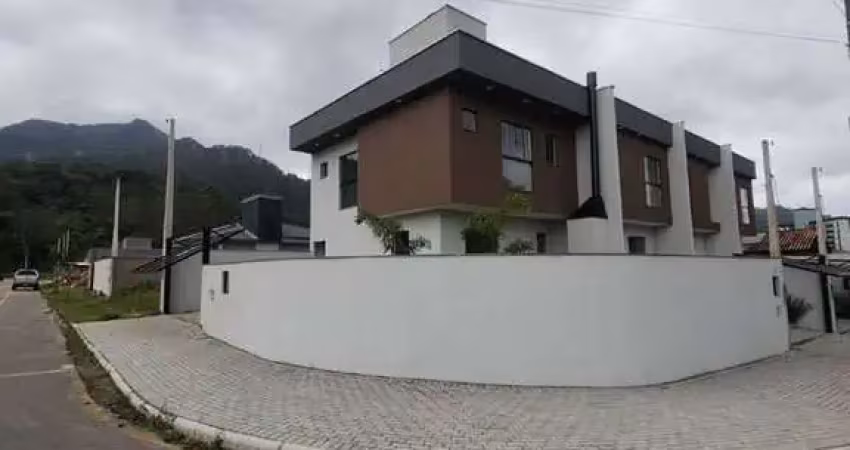 Geminado de esquina com 02 suítes no bairro joão pessoa