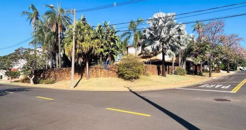 Sobrado de 4 suítes e piscina no Cond. Damha II em São Carlos/SP.
