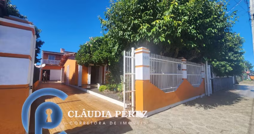 2 Casas lindas no centro de Balneário Pinhal