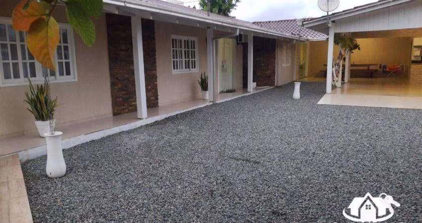 Casa com piscina e 2 dormitórios para alugar, 160 m² por R$ 4.627/mês incluso  IPTU, taxa de lixo e garantia locatícia - Itajuba - Barra Velha/SC