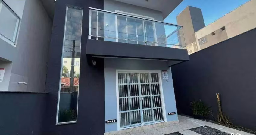 Sobrado com 2 suítes a 250 metros da praia – locação anual em barra velha