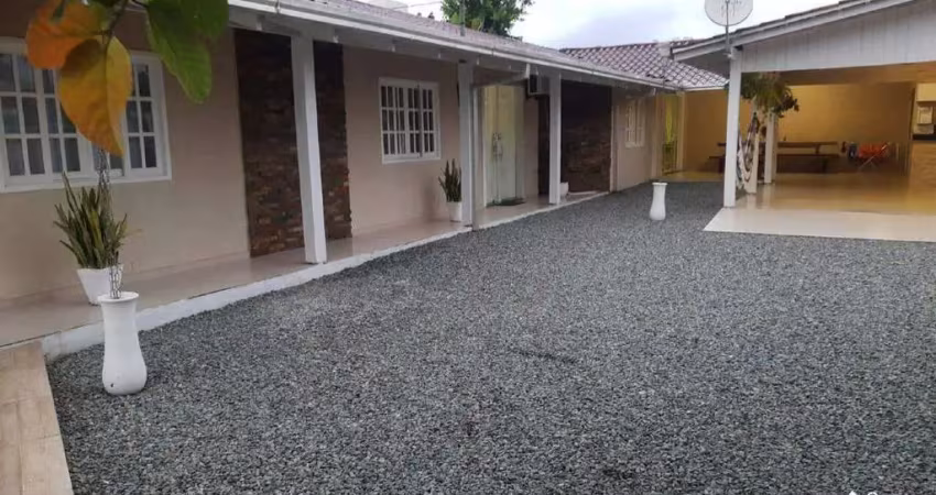 Casa com piscina e 2 dormitórios para alugar, 160 m² por r$ 4.627/mês incluso iptu, taxa de lixo e garantia locatícia - itajuba - barra velha/sc