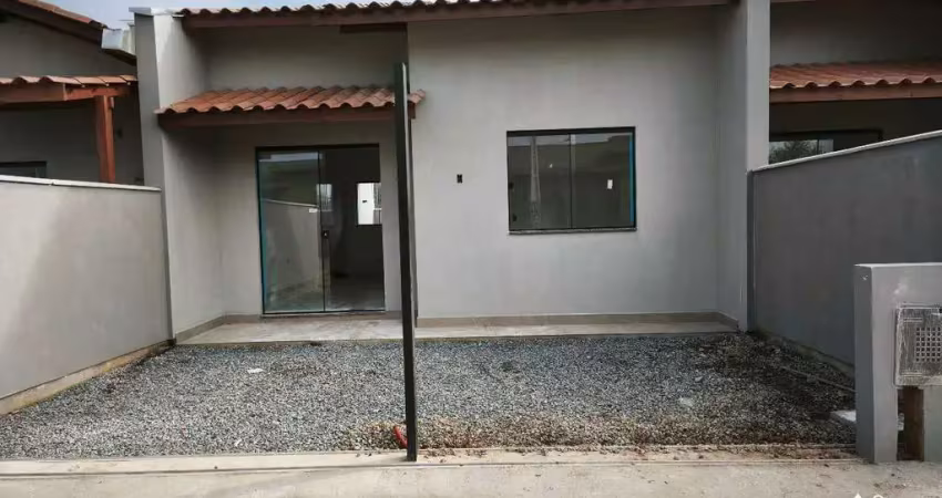 Casa com 2 quartos, suíte e varanda no bairro itajuba em barra velha