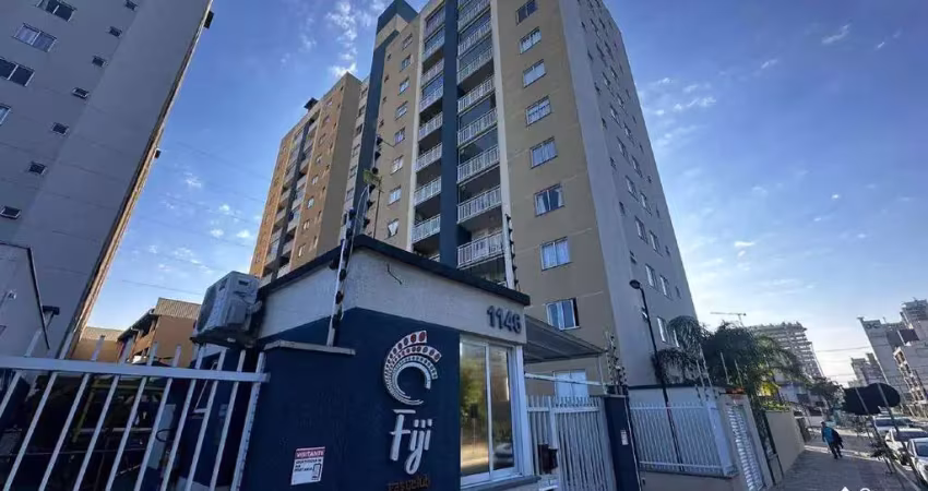 Apartamento mobiliado com 2 dormitórios e sacada com churrasqueira para locação anual no centro de balneário piçarras