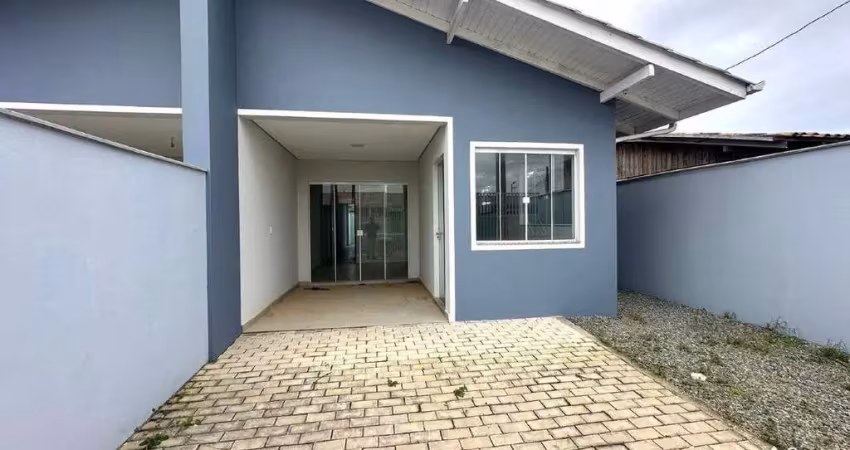 Casa com 2 dormitórios e amplo terreno no bairro itajuba em barra velha