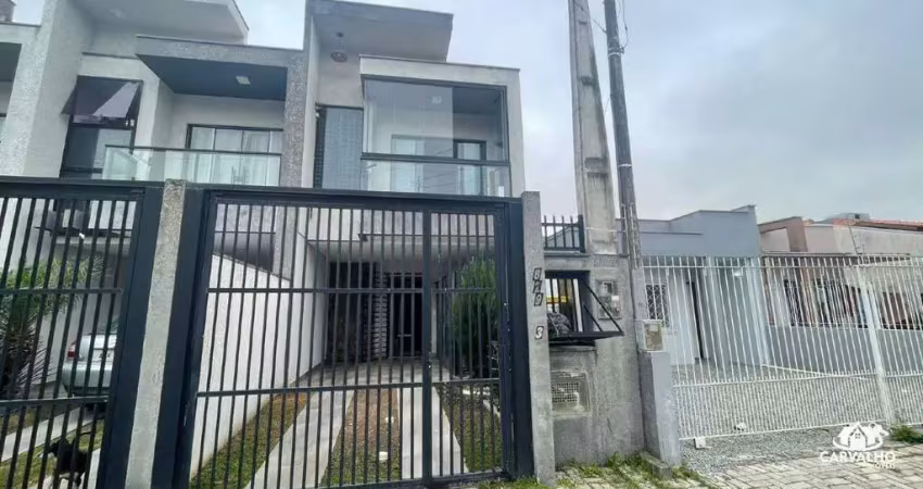 Sobrado com 2 suítes e garagem para 2 carros em localização privilegiada – barra velha/sc