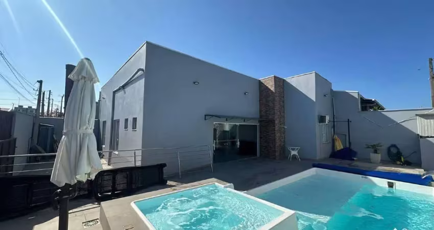 Casa mobiliada de esquina com 2 suítes e piscina no bairro itajuba em barra velha