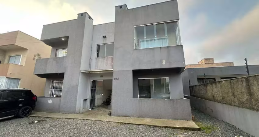 Apartamento térreo com 2 dormitórios e sacada com churrasqueira no bairro itajuba em barra velha