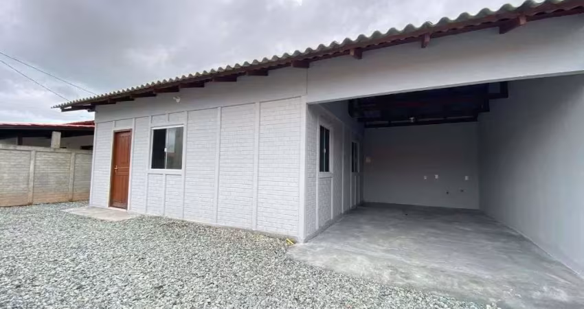 Casa com 2 dormitórios e amplo terreno no bairro itajuba em barra velha