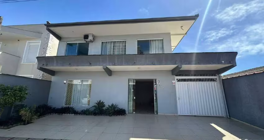 Sobrado com 6 dormitórios para locação anual no bairro itacolomi em balneário piçarras