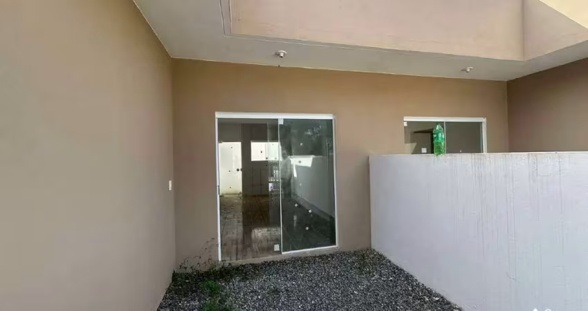 Casa com dois dormitórios para locação anual no centro de penha, próxima à praia e comércios.