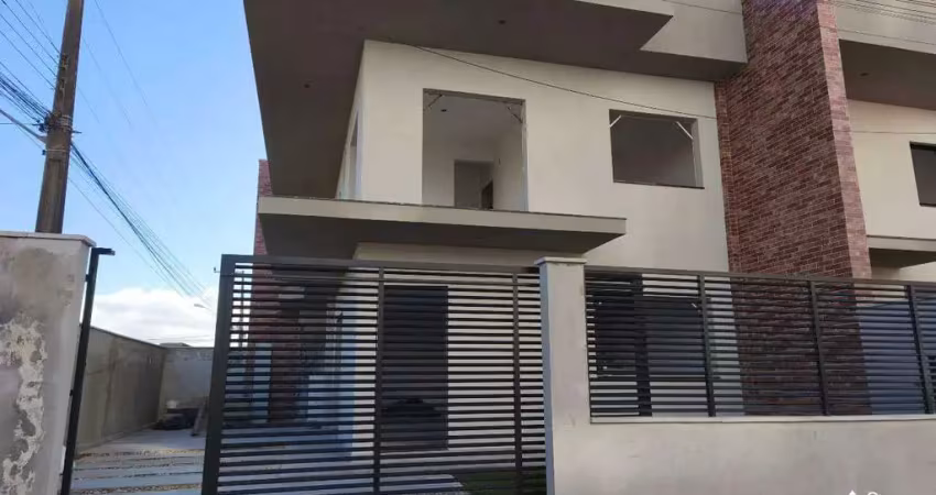 Sobrado de esquina com suíte, quintal e alto padrão a 200 metros do mar em itajuba – barra velha/sc