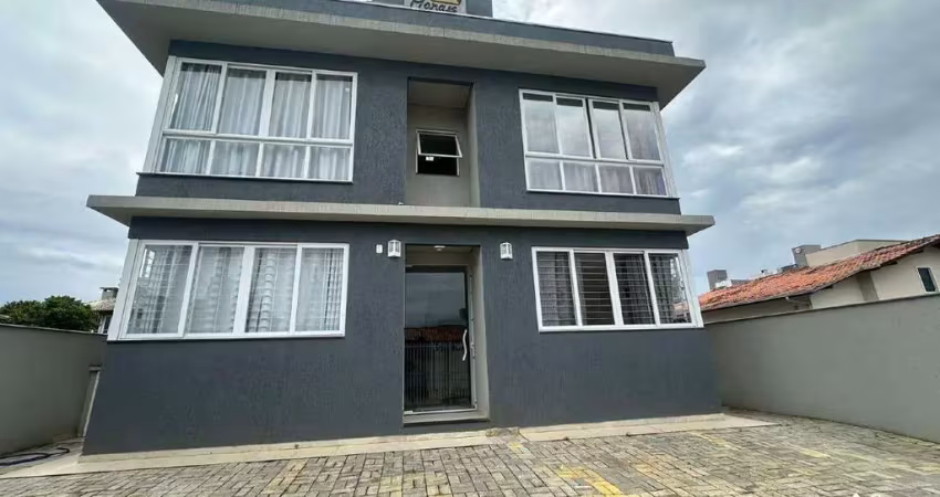 Apartamento térreo mobiliado com 2 dormitórios apenas 290m da praia com área gourmet no bairro itajuba em barra velha