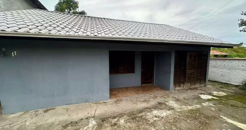 Casa com 3 dormitórios e amplo terreno no bairro itajuba em barra velha