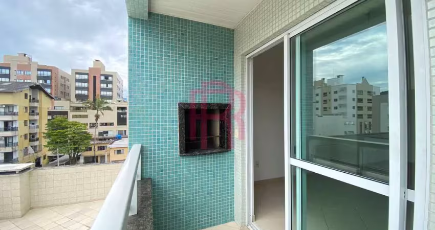 Apartamento semi-mobiliado para locação anual no centro de bc