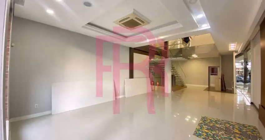 Sala comercial com mezanino para locação no centro de balneário camboriú.