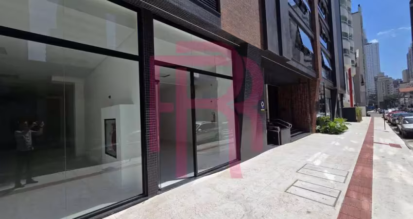Sala comercial para locação anual no centro de balneário camboriú.