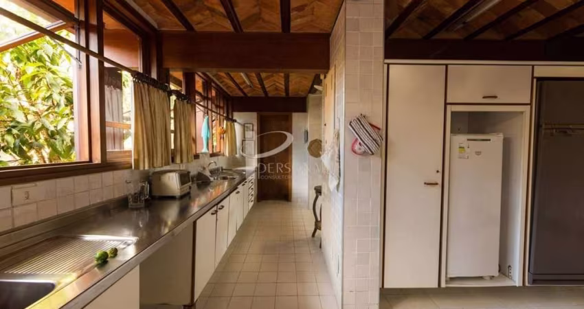 Sobrado à venda 4 suites - 8 vagas, ao lado do Guarujá Golf Club em Balneário Praia do Pernambuco, G