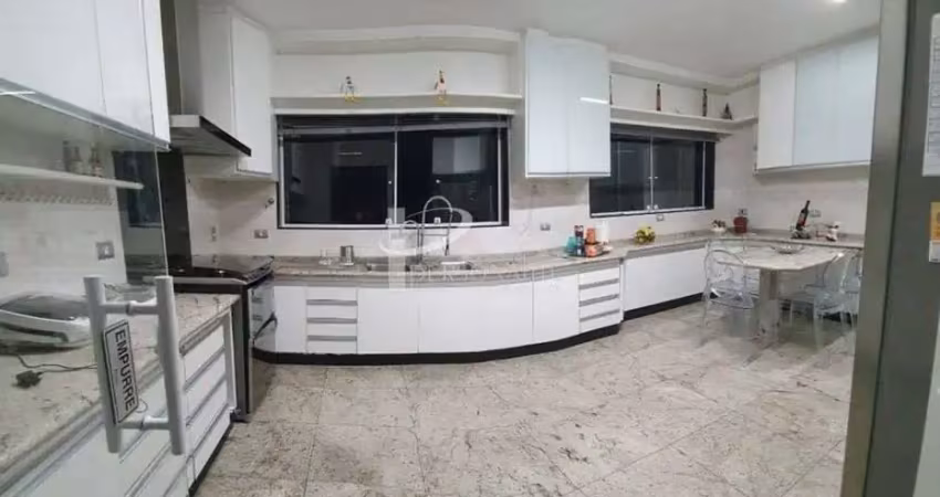 Sobrado à venda com 437m² de área útil, 03 suítes, piscina e 03 vagas de garagem , jardim têxtil, sã