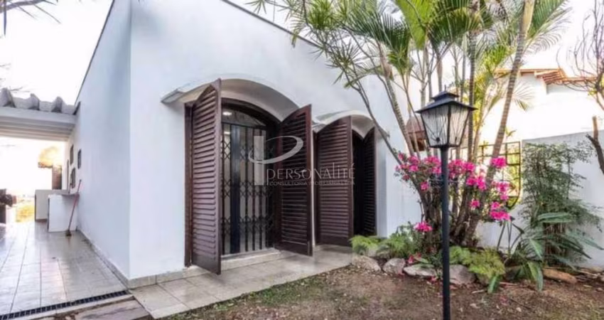 Casa �� Venda, 250m2, 3 quartos, 4 banheiros, 3 vagas, jardim de inverno, sala de almoço, estilo med