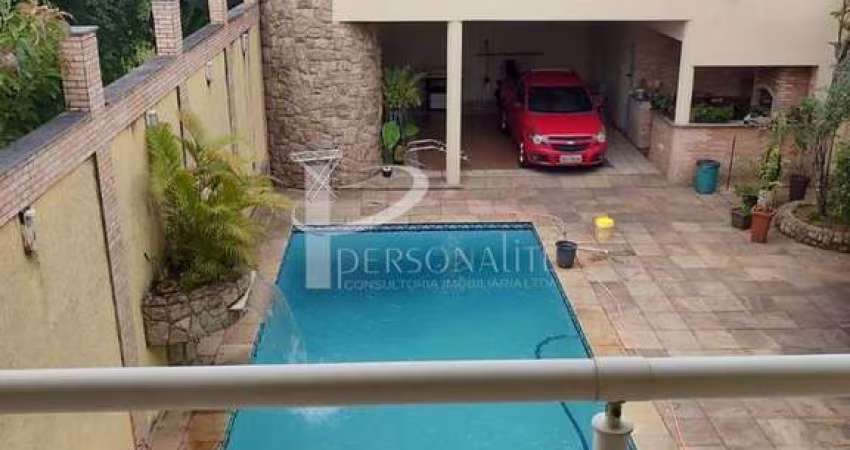 Sobrado com piscina comercial e edícula externa 12 vagas