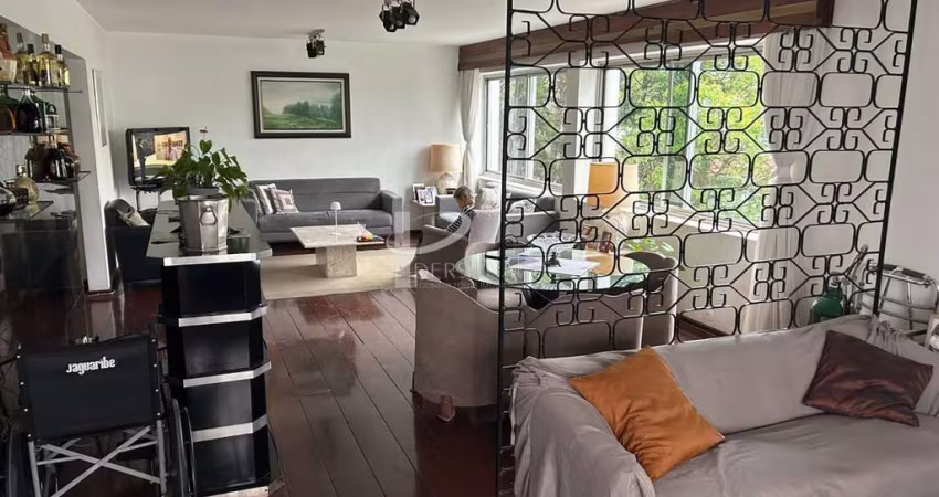 Apartamento, 182m2, 3 quartos sendo 1 suíte, 2 vagas, para venda, Vila Nova Conceição.