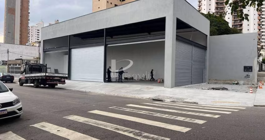 Salão comercial de esquina, 220 m2, pé direito 7 m, fachada ativa, para locação, Jardim Anália Franco.