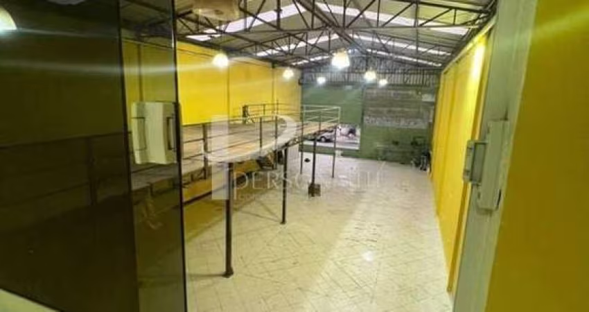 Galpao300 metros com pé direito de 6 metros no curuça