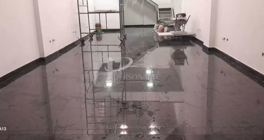 Galpão área do terreno 300 metros , sendo 10 de frente e 30 de fundo, área construída 450mts.