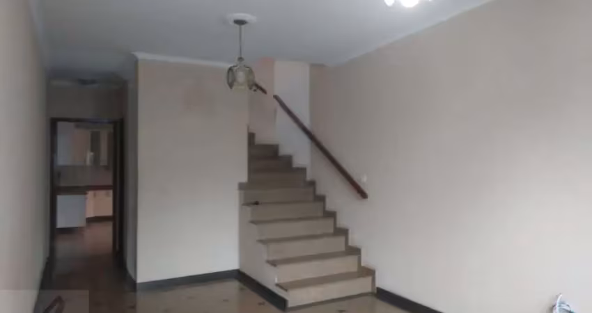 Casa com 3 quartos para alugar na Rua Guaraja, Vila Mazzei, São Paulo