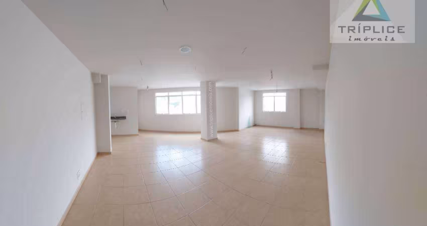 Salas amplas a partir 44m². Opções de junção com 88m², 93m² ou 137m² com 1 a 3 banheiros e com 1, 2 ou 3 vagas. Frente. Centro.