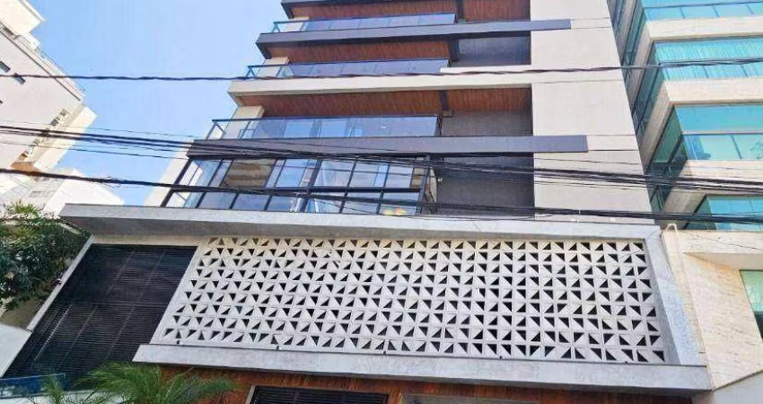 Apartamento alto padrão com 4 suítes, varanda gourmet, ampla sala com lavabo e espaço para adega, 3 vagas. Sofisticação e conforto. Localização nobre.