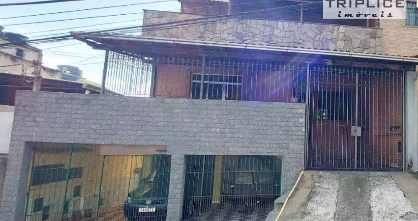 Casa 3 quartos com suíte, 3 salas, varanda, cozinha planejada, área gourmet com churrasqueira, terraço, área de serviço, garagem. Ótima localização!