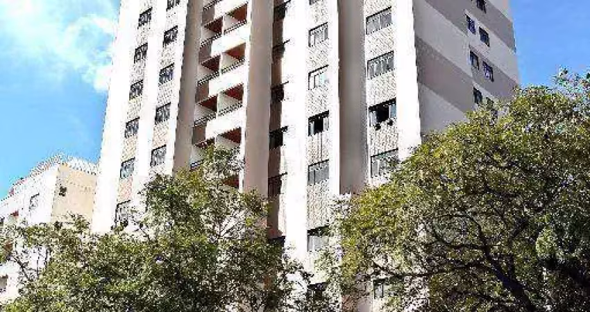 Apartamento 3 quartos com suíte, sala com varanda, vaga numerada, elevador, salão de festas. Localização privilegiada na avenida Rio Branco.