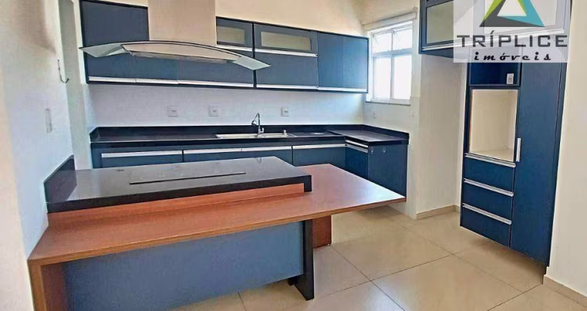 Apartamento duplex 2 quartos com suíte, 3 banheiros, cozinha com ilha, vaga, elevador nos 2 pisos. Localização privilegiada no bairro Cascatinha.