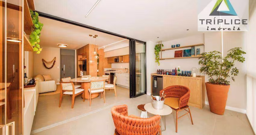 Apartamento Garden alto padrão, 3 quartos com suíte, 3 vagas, ampla área externa com 131m², lazer, frente. Localização privilegiada no Santa Helena!