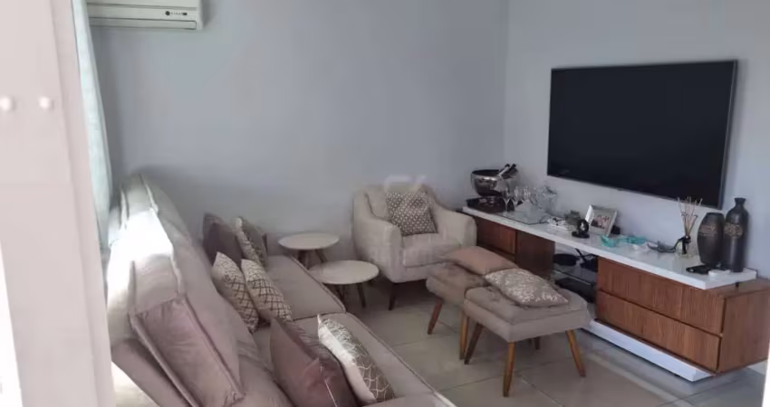 Casa linear próximo ao trevo da avenida central, 3 quartos, 2 suítes, churrasqueira e 2 vagas. junto ao comércio.