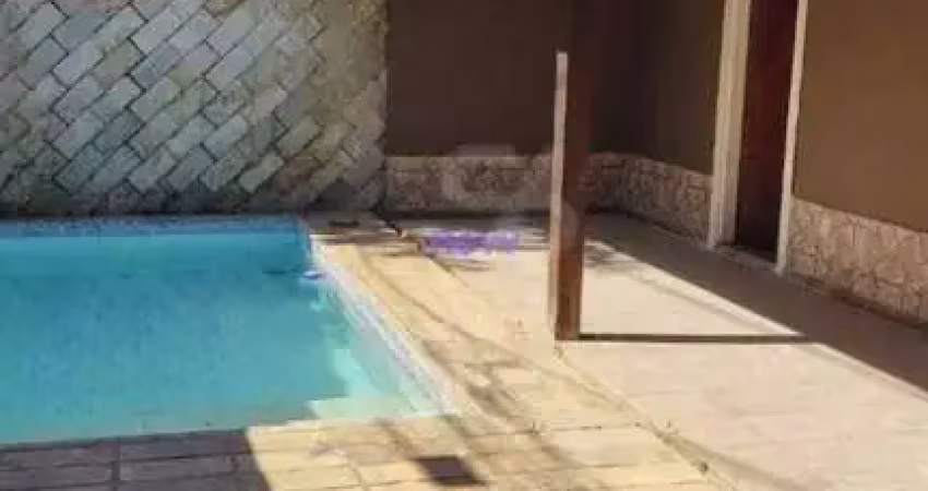 Casa com piscina 03quartos com suíte e 03vagas - Maravista