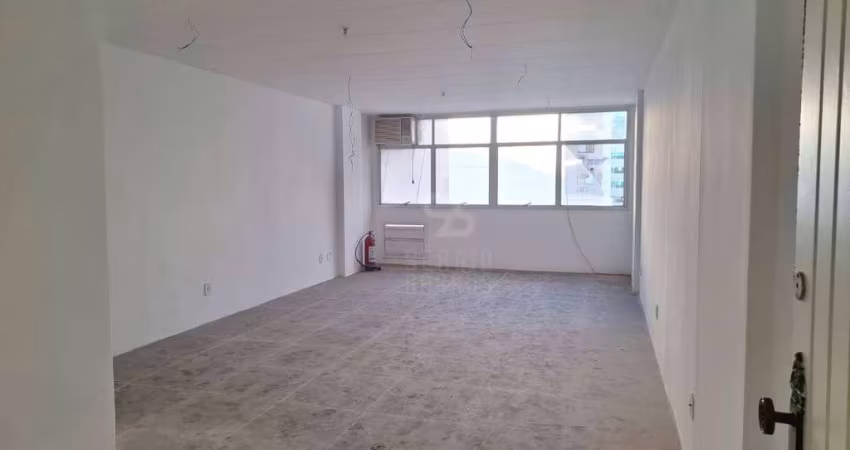 Sala comercila no centro de NIterói, ampla, com 40 m², vazia , sol manhã.