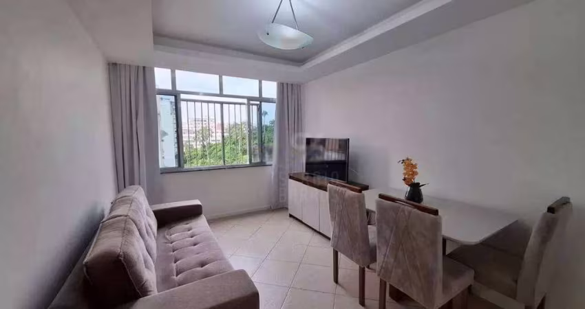 Apartamento de 2 quartos na quadra da praia de Icaraí, andar alto, vista livre, reformado.