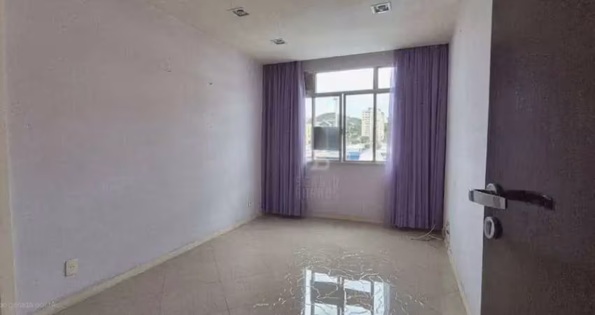 Apartamento de 2 quartos no bairro chic, vazio, todo reformado, pronto para morar.
